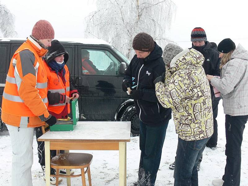 Diváci na motoskijöringu v Rodné.