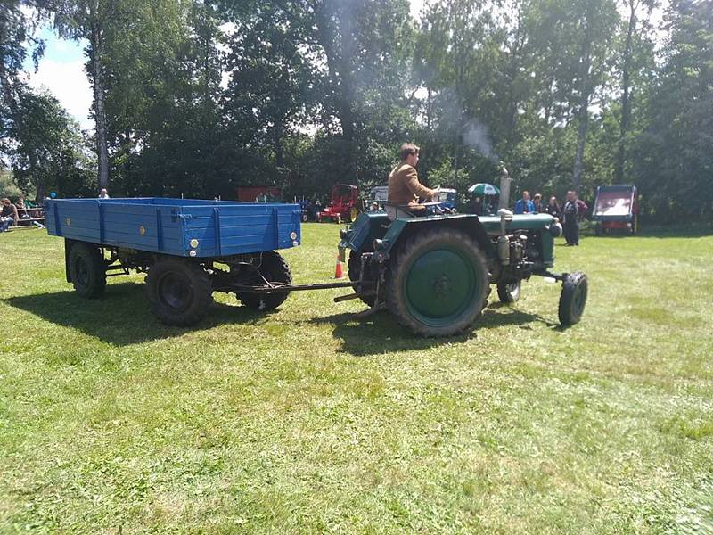 Čtvrtý ročník traktoriády v Sedlečku u Soběslavě.