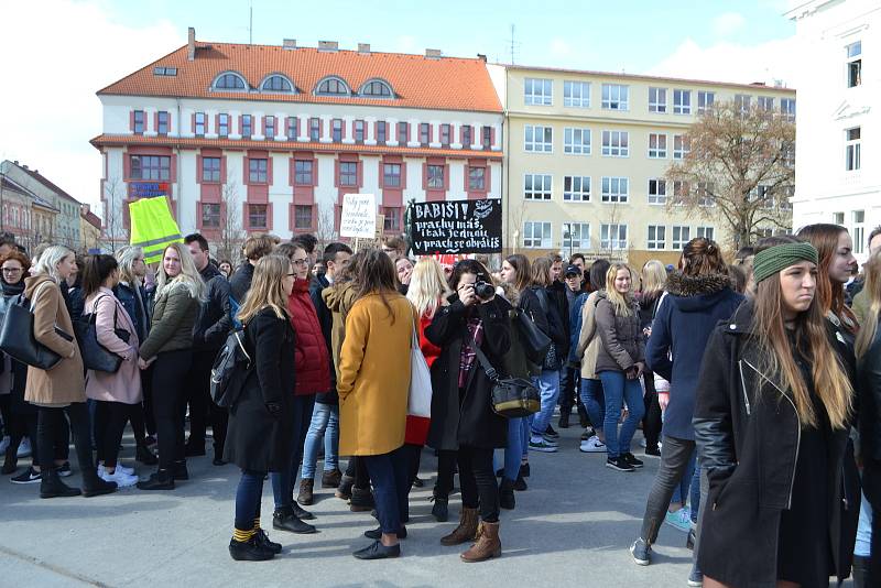 Studenti demonstrovali v Táboře na náměstí T.G.M.