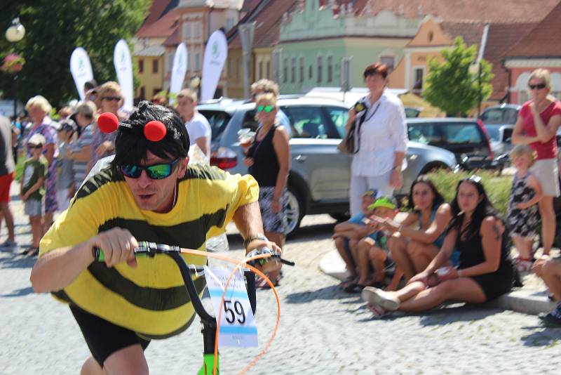 V Bechyni se v sobotu konal 45. ročník závodů koloběžek.