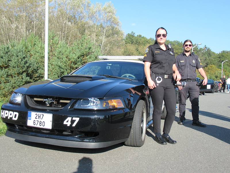 V neděli 13. října z táborského areálu Komora vyjeli účastnici Charitativního srazu mustangů a US Cars na projížďku do Bechyně.