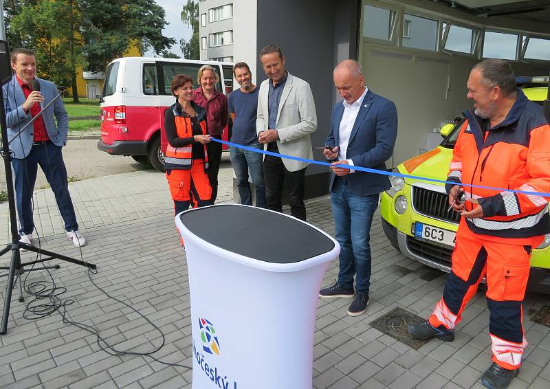 Slavnostní zahájení provozu stanoviště zdravotnické záchranné služby ve Veselí nad Lužnicí. Záchranáři odtud pokryjí exponovanou rekreační oblast Veselska.