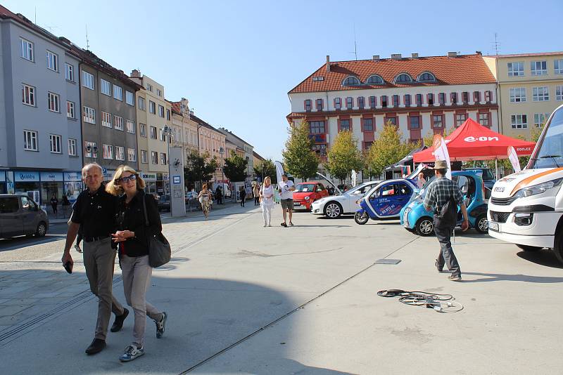 Během pondělního odpoledne mohli návštěvníci táborského náměstí TGM zhlédnout hned několik druhů a prostředků alternativní dopravy.