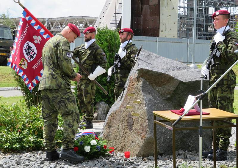 Na vojenské základně 42. mechanizovaného praporu Tábor si ve středu 4. srpna vojáci i rodina připomínali 3. výročí od tragického úmrtí tří členů posádky na misi v Afghánistánu.