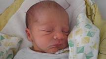MATYÁŠ  HENSL Z BECHYNĚ. Narodil se 20. prosince čtrnáct minut po osmé hodině ranní . Porodní váha  malého Matyáše byla 2870 g.   