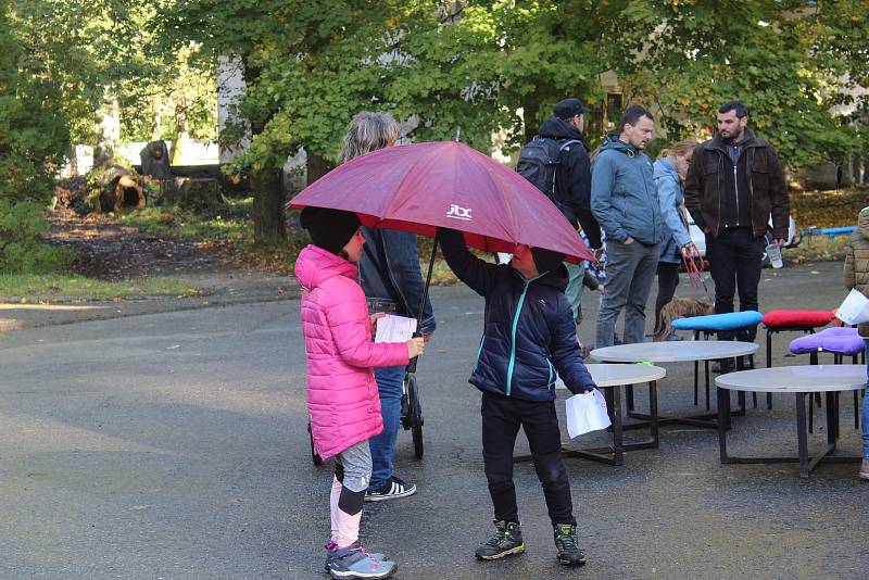 Dobročinný festival přilákal ve středu odpoledne na zámek v Jistebnici stovky lidí.