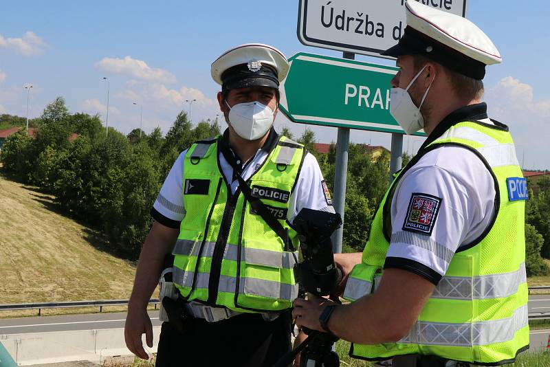 Společná preventivní akce Ředitelství silnic a dálnic (ŘSD), Besip a dopravní policie se uskutečnila na dálnici v Chotovinách.