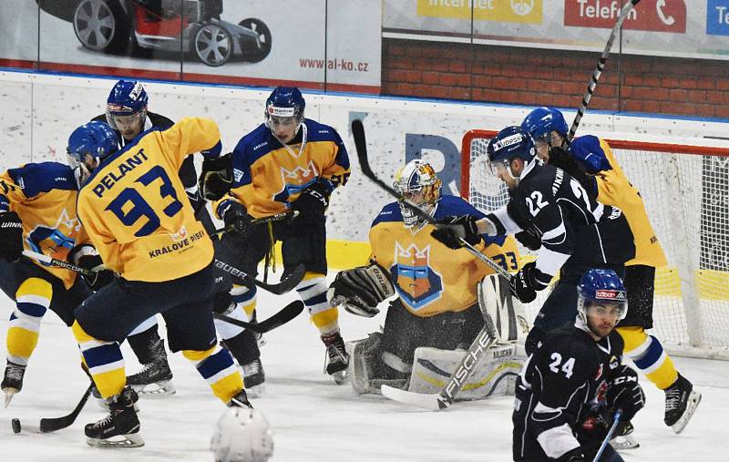 Táborští zvládli i páté sezónní derby s Pískem, tentokrát na jeho ledě. IHC Králové Písek - HC Tábor 4:7.