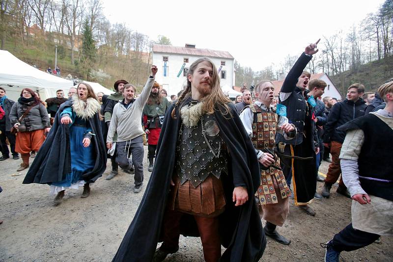 Milovníci historie, fantasy a Zaklínače si užili v Táboře na Housově mlýně čtyřdenní festival.