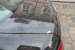 Písek ze Sahary na kapotě auta v Českých Budějovicích