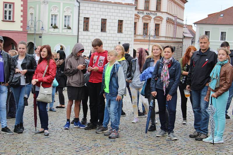 Fokus v sobotu podpořili dobrovolní dárci i kapela Peshata.