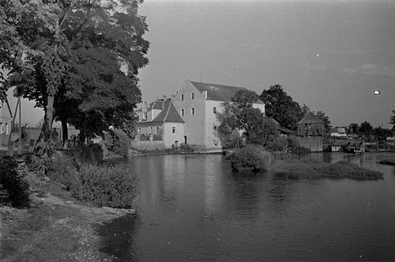 Z historie města Soběslav. Fotografie pochází z táborského atelieru Šechtl a Voseček. Zveřejňujeme je s laskavým svolením Marie Šechtlové.