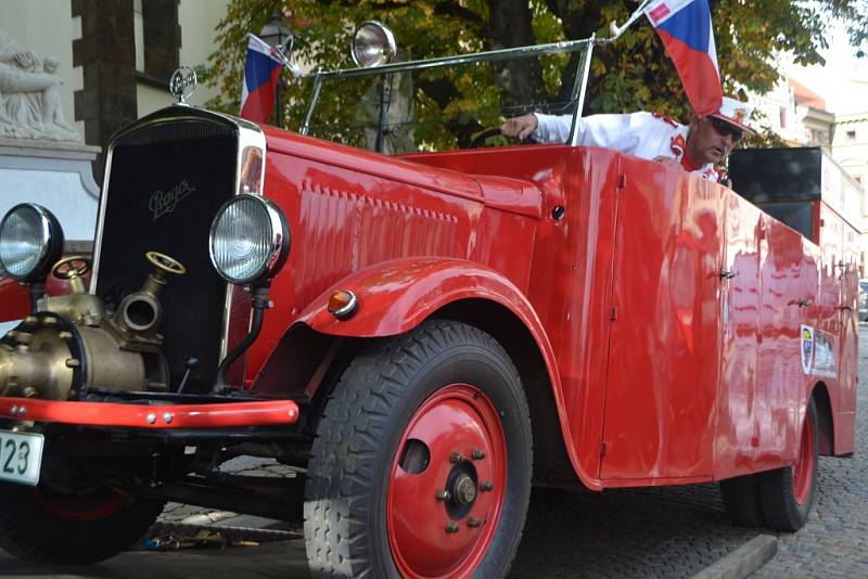 Historická hasičská technika zastavila v sobotu i v Táboře.