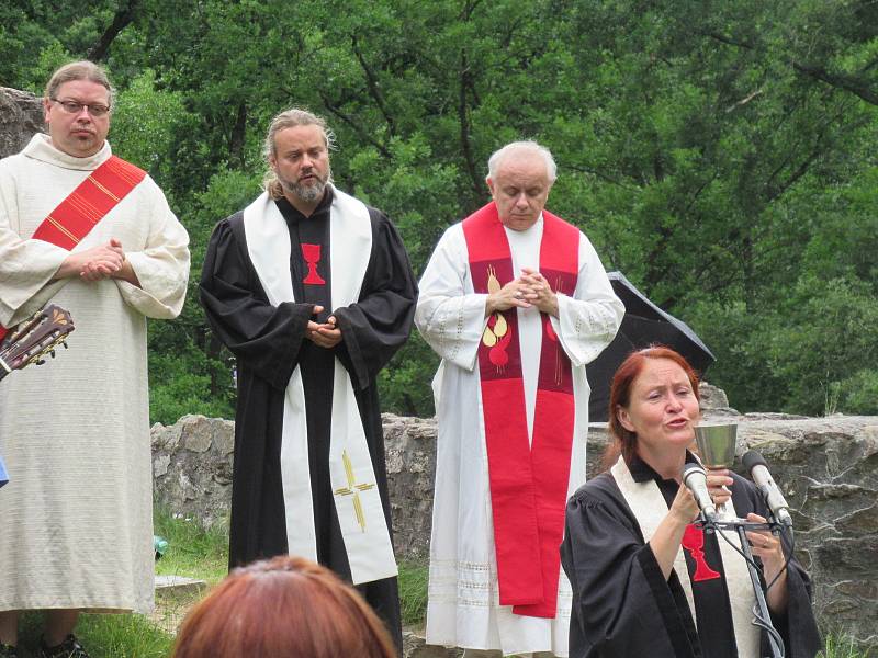 Táborské křesťanské církve ve spolupráci s městy Tábor a Sezimovo Ústí pořádaly v pondělí 6. července tradiční ekumenickou bohoslužbu u příležitosti 605. výročí upálení mistra Jana Husa, 600 let Tábora a 100 let Církve československé husitské.