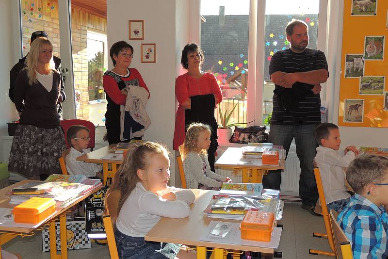 První školní den v Dražicích. (Foto: Radka Rypáčková)