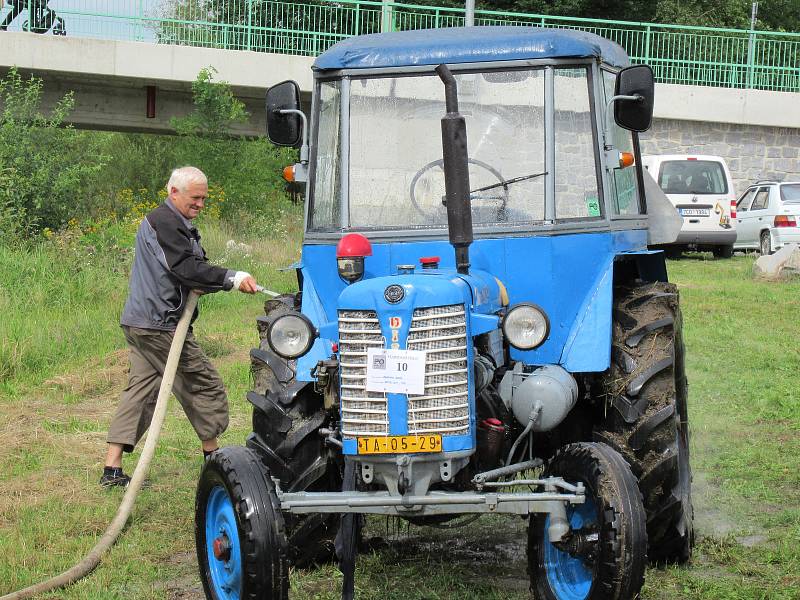 Za mostem v Dráchově se konal v sobotu 17. srpna již 8. ročník traktoriády.