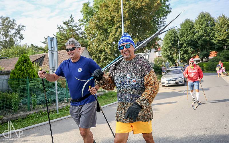 Pět členů horské služby Planá nad Lužnicí opět vyrazilo do ulic na běžkách v rámci 32. ročníku recesistické a sportovní akce HS Open.