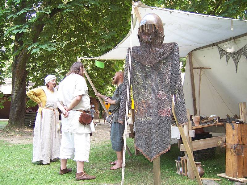 Návštěvníci festivalu se mohli seznámit s celou řadou historických řemesel.