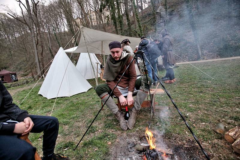 Milovníci historie, fantasy a Zaklínače si užili v Táboře na Housově mlýně čtyřdenní festival.