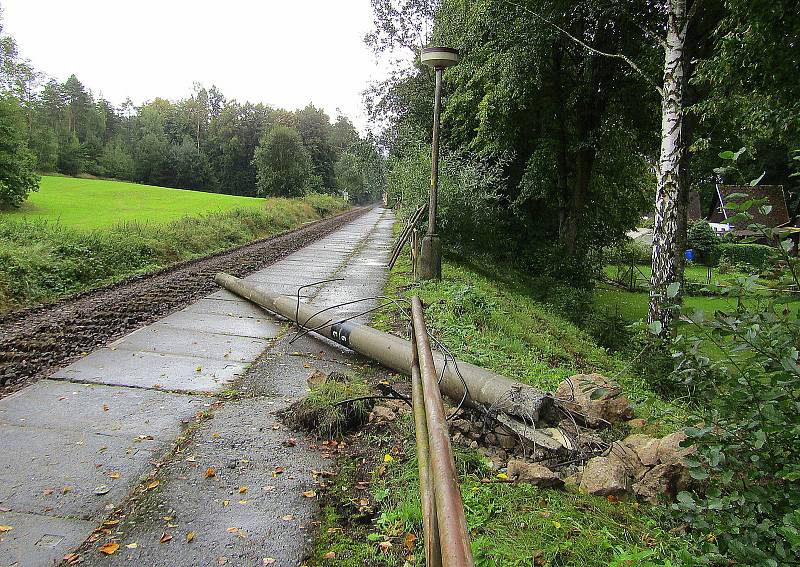 Od neděle 11. září jezdí vlaky po jedné koleji nové přeložky IV. koridoru Doubí u Tábora a Soběslav. Stará trať je postupně rozebírána, nejdříve bylo odstraněno trakční vedení, mizí i kolejiště, pražce a další součásti. Složiště materiálu vzniklo v bývalé