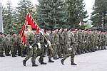 Nový velitel táborské posádky podplukovník Pavel Huták v pondělí převzal symbolický palcát z rukou odcházejícího velitele plukovníka Romana Bise.