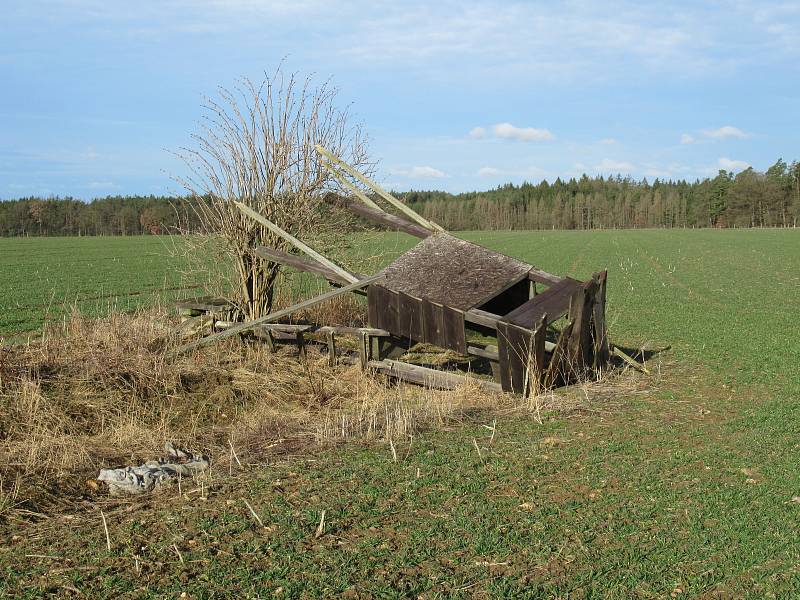 Stromy z neděle na pondělí padaly v Bojbukách, Turovci, Nadějkově, Dráchově, Veselí nad Lužnicí, Opařanech a u Košic. Na poli u Dlouhé Lhoty leží dokonce převrácená kazatelna.