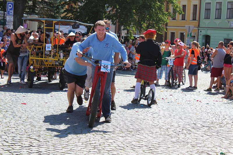 V Bechyni se v sobotu konal 45. ročník závodů koloběžek.