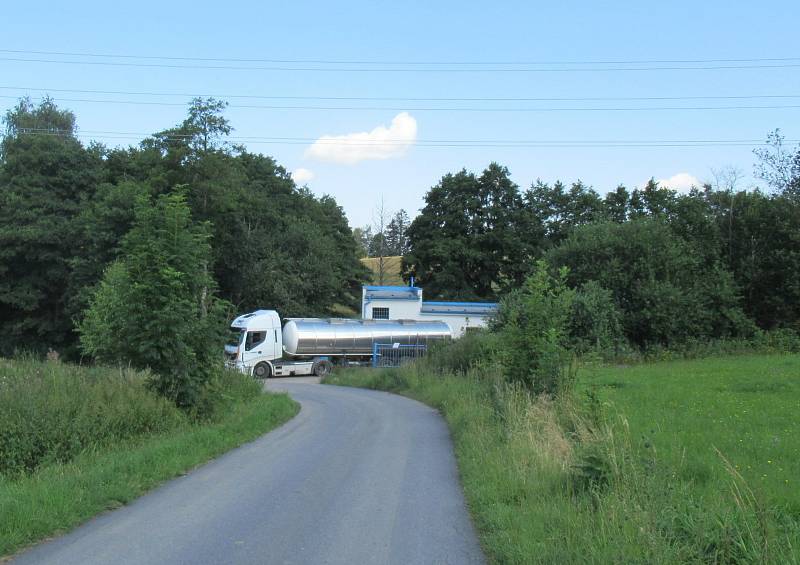 Výrobce českých chipsů již třetím rokem chystá projekt na výstavbu potrubí. Na brambůrky jsou třeba brambory, koření, olej a sůl, ale v procesu důležitou roli hraje právě i voda.