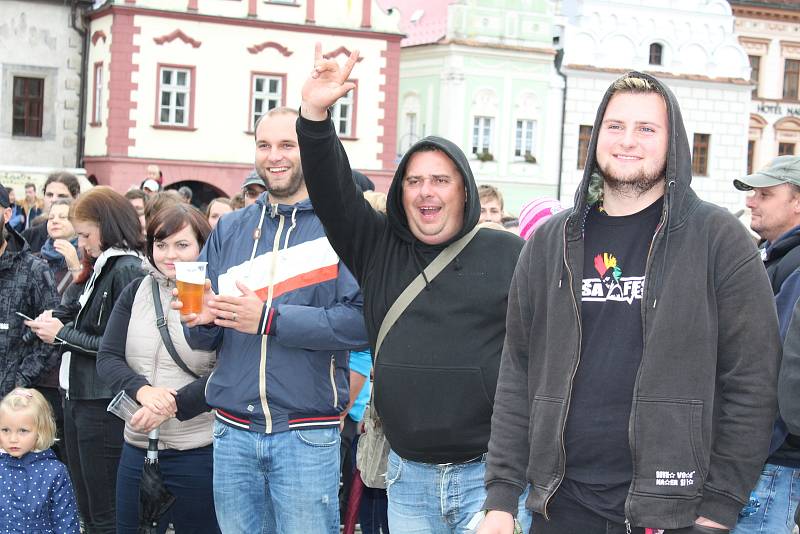 Fokus v sobotu podpořili dobrovolní dárci i kapela Peshata.