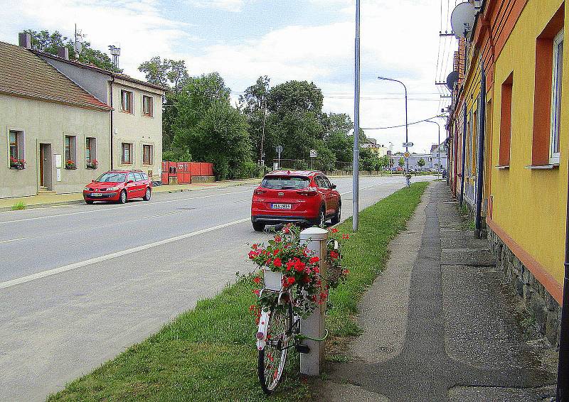 Veselí nad Lužnicí, Horusice, Vlkov, Klečaty, Žíšov i Zálší zdobí během 5. ročníku soutěže o nejhezčí Veselé kolo celkem 29 soutěžních bicyklů.