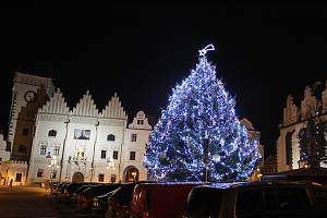 Loňský vánoční strom v Táboře.