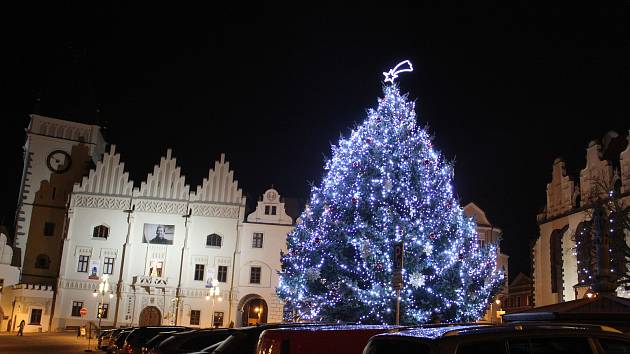 Loňský vánoční strom v Táboře.