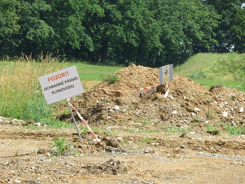 Obchvat Chýnova už dostává jasné obrysy, stavbu již nic nezdržuje. Hotovo má být v říjnu roku 2022.