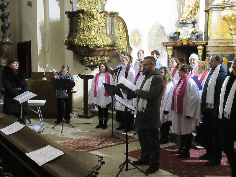 V neděli 5. ledna si nenechala kulturní zážitek v kostele na náměstí Mikuláše z Husi ujít asi stovka návštěvníků. Soběslavská Novita díky bujarému potlesku uštědřila i přídavek.