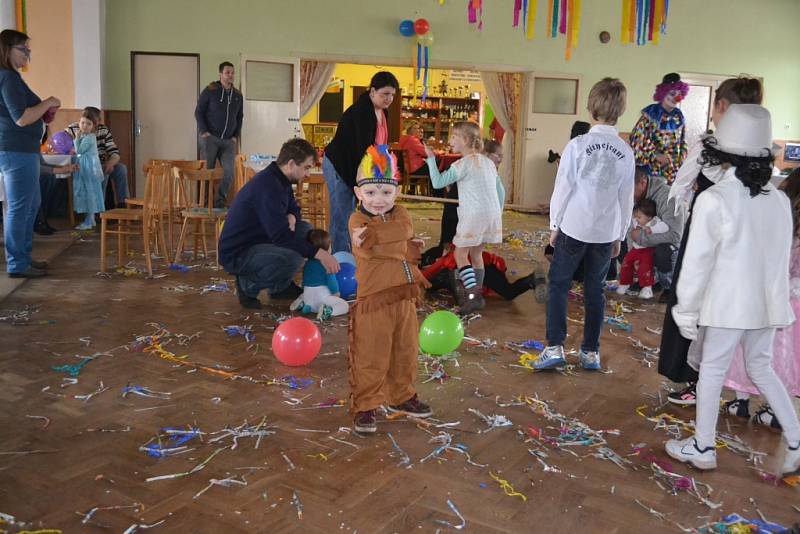 Karneval pro děti v Komárově. 