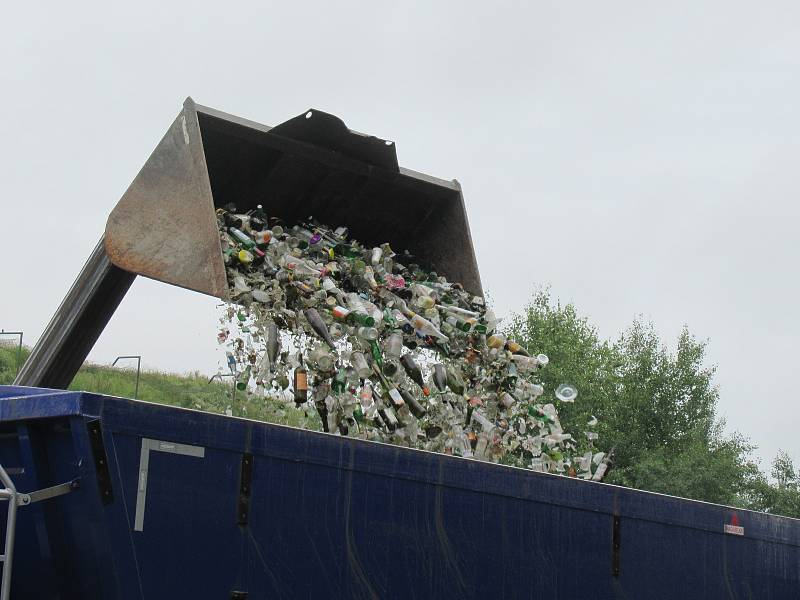 Rozloha plochy určené ke skládkování v zařízení Želeč nyní činí 128 000 metrů čtverečních. Skládka je vybavena dvěma kompaktory a recyklačními plochami na dřevo, pneumatiky, sutě a sklo.