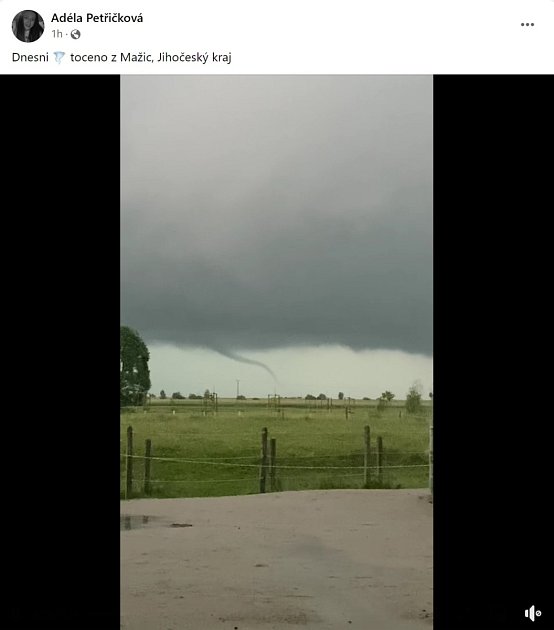 Točeno z Mažic na Táborsku v Jihočeském kraji. FB skupina 'Lovci bouřek, extrémní počasí a jiné jevy'.