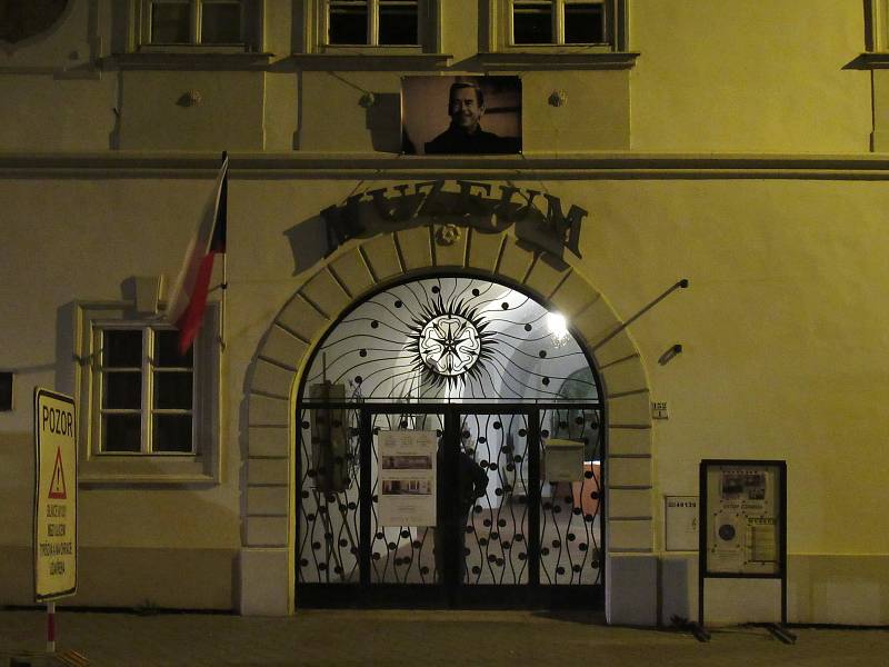 V pátek 1. listopadu byla zahájena výstava Soběslav 1989. Do Rožmberského domu přišli zavzpomínat i samotní aktéři Sametové revoluce.