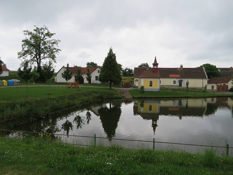 Košice se nachází nedaleko Soběslavi v jihočeském kraji. Historie obce sahá až do 13. století. Obec se skládá za tří místních částí Košice, Doubí a Borek.