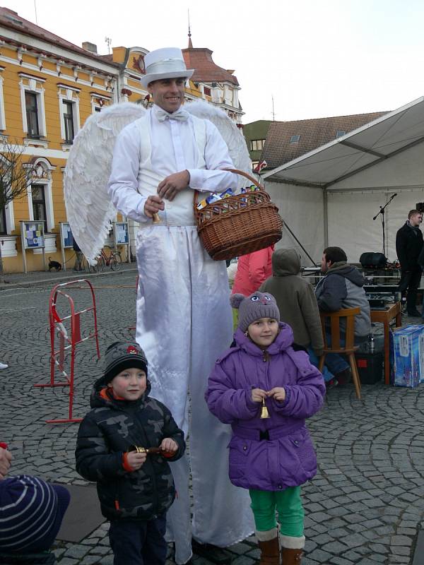 Zvonkový průvod s andělem ve Veselí nad Lužnicí.