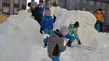Loni Tábor pořídil dětem sníh na náměstí poprvé.