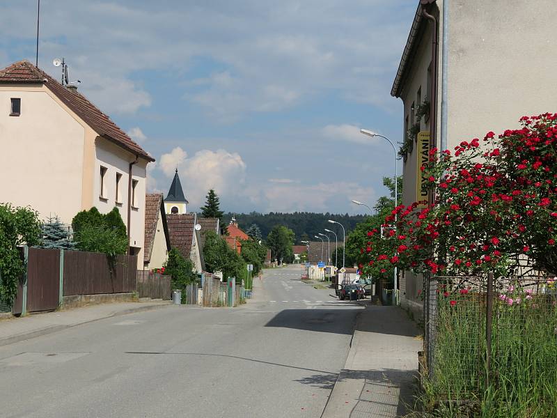 Košice se nachází nedaleko Soběslavi v jihočeském kraji. Historie obce sahá až do 13. století. Obec se skládá za tří místních částí Košice, Doubí a Borek.