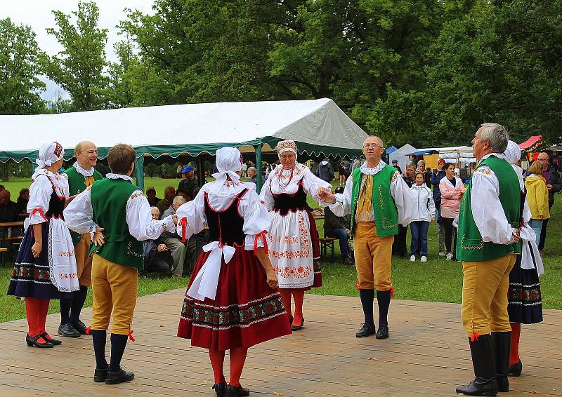 Zámecký park na Strkově v Plané nad Lužnicí v sobotu 23. září patřil tradičním Svatováclavským slavnostem. Užily si je desítky lidí.