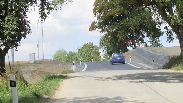 Po tříměsíční celkové uzavírce byla v závěru minulého týdne otevřena Strkovská ulice. Nyní už se řidiči dostanou přímou cestou do Košic, Tučap či Choustníku.