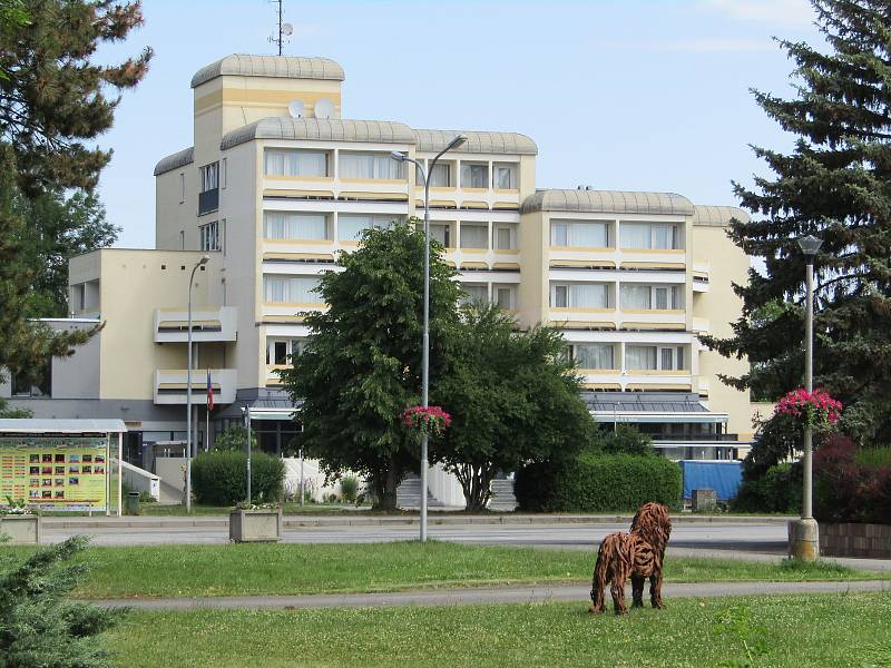 Dvě sochy v rámci 15. ročníku Umění ve městě 2022 ozdobily i Veselí nad Lužnicí.