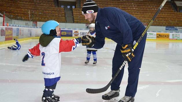 Trenér hokejových brankářů v HC Tábor Adam Petřík při nedávné náborové akci Týden hokeje.