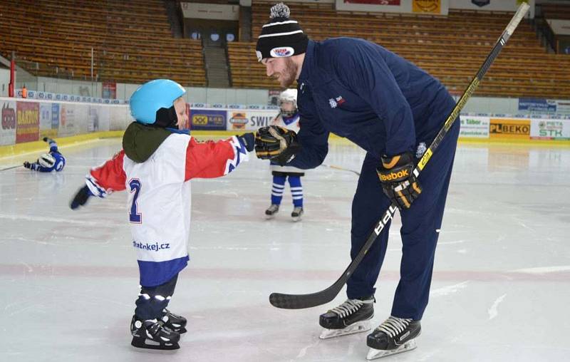 Trenér hokejových brankářů v HC Tábor Adam Petřík při nedávné náborové akci Týden hokeje.