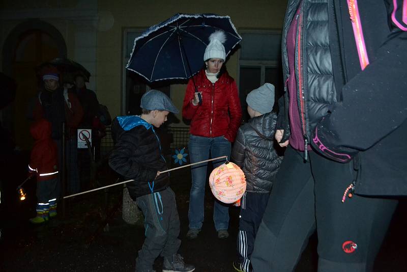 Děti se dočkaly Martina na bílém koni.