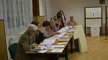 Volební komise v Mladé Vožici.