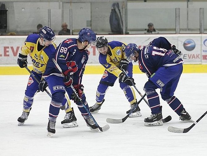 Hokejisté Milevska vyhráli i druhý zápas semifinále krajské hokejové ligy, když porazili Soběslav na jejím ledě 4:1.